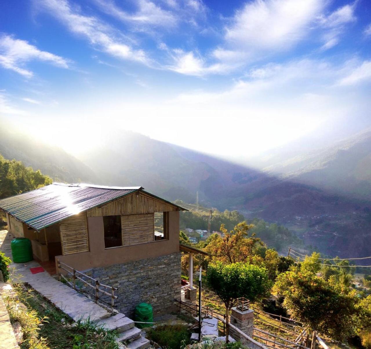 Cafe Buransh Villa Sari Екстериор снимка