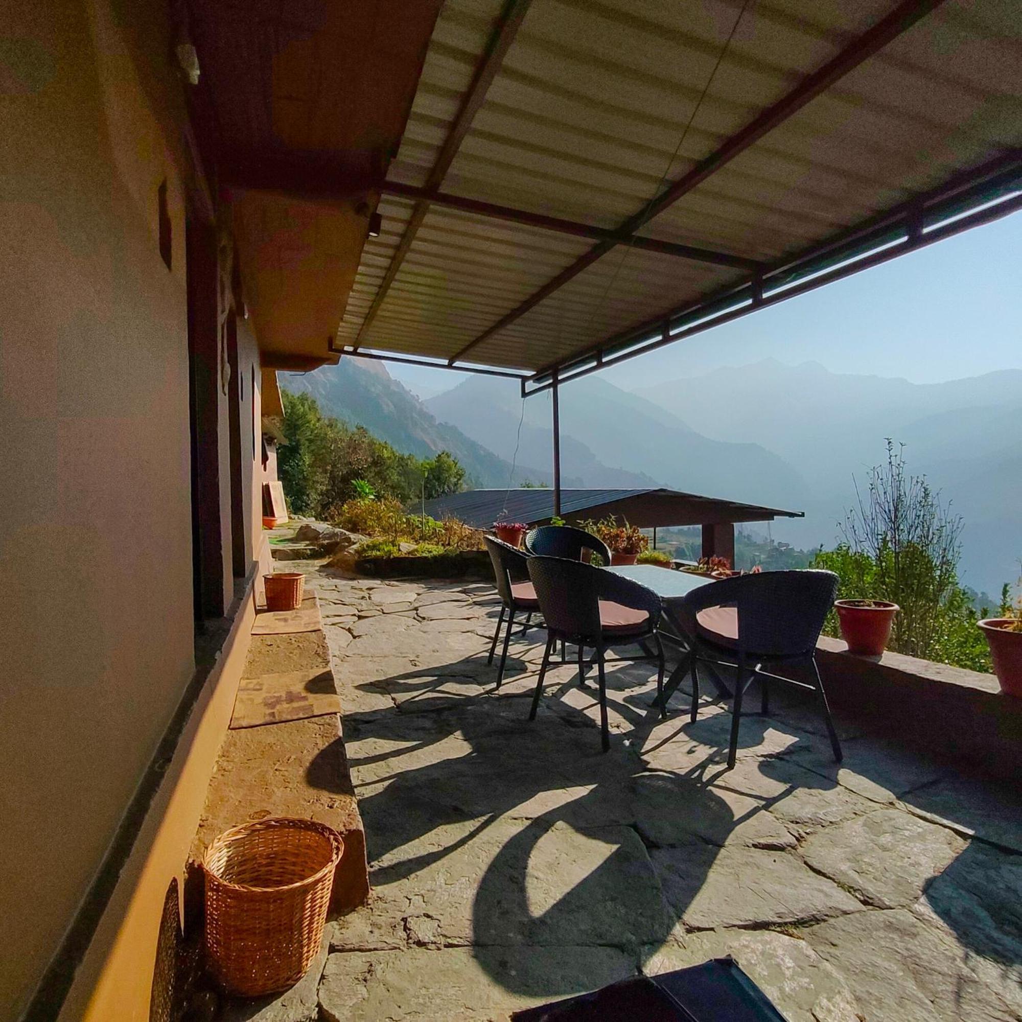 Cafe Buransh Villa Sari Екстериор снимка